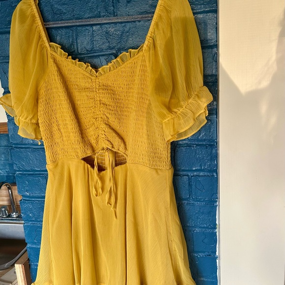Puff‎ Sleeve Romper - Picture 1 of 8